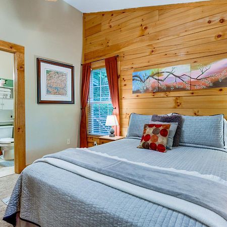 Serene Maggie Valley Retreat With Deck And Hot Tub! المظهر الخارجي الصورة