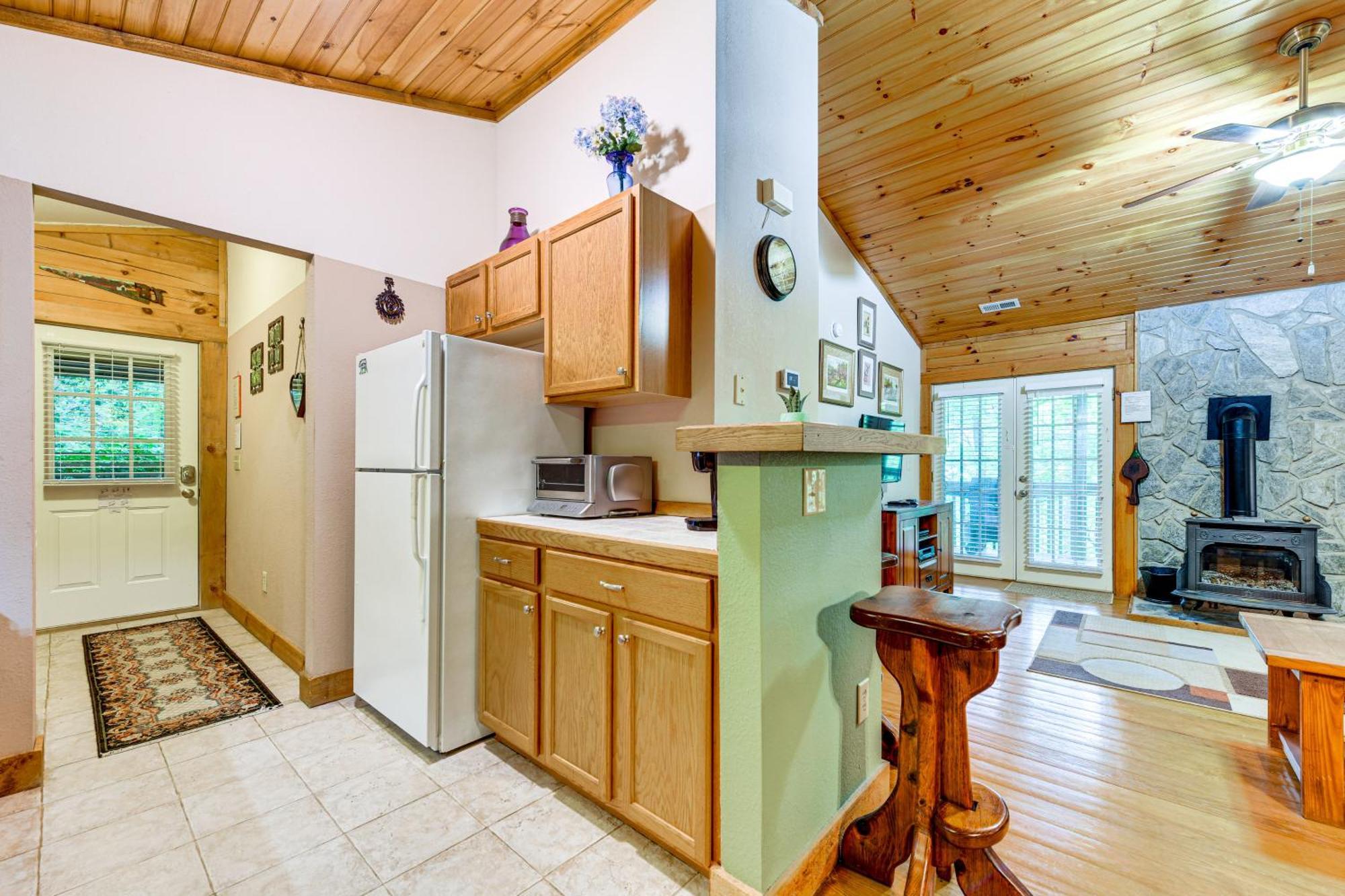 Serene Maggie Valley Retreat With Deck And Hot Tub! المظهر الخارجي الصورة