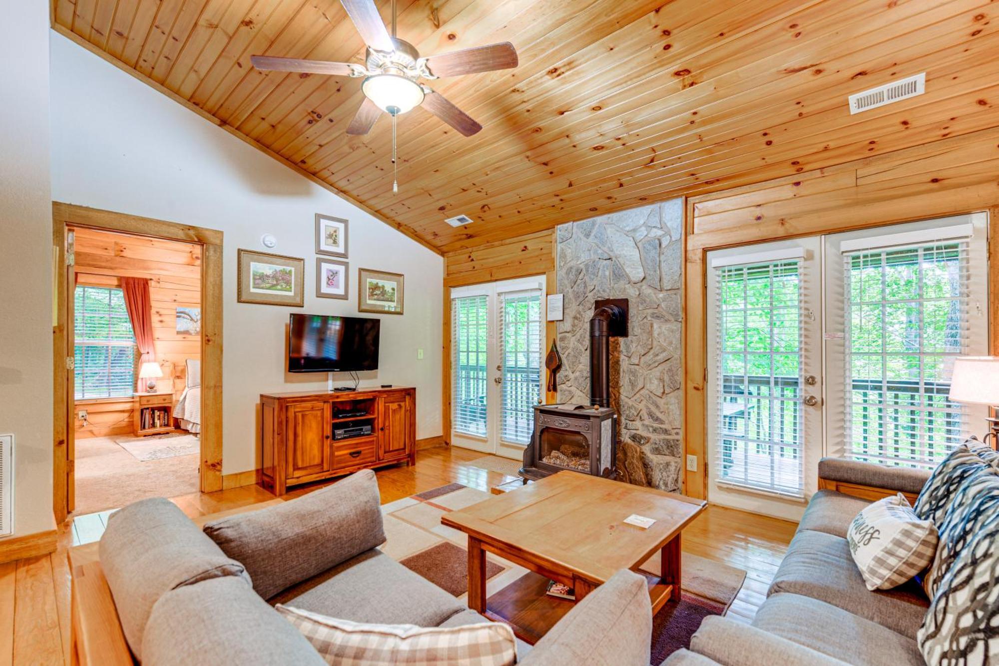 Serene Maggie Valley Retreat With Deck And Hot Tub! المظهر الخارجي الصورة