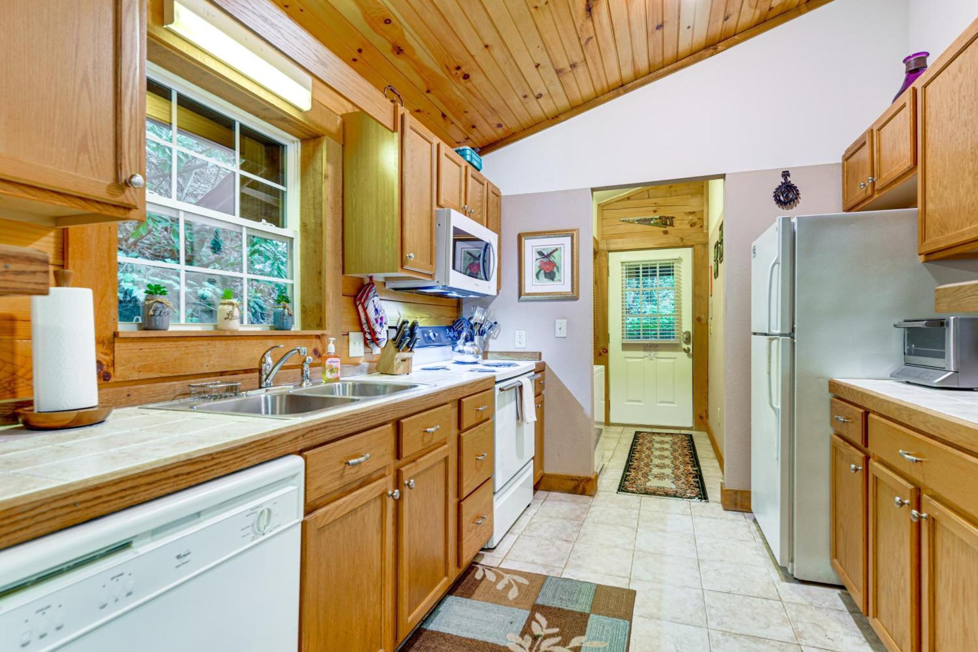 Serene Maggie Valley Retreat With Deck And Hot Tub! المظهر الخارجي الصورة