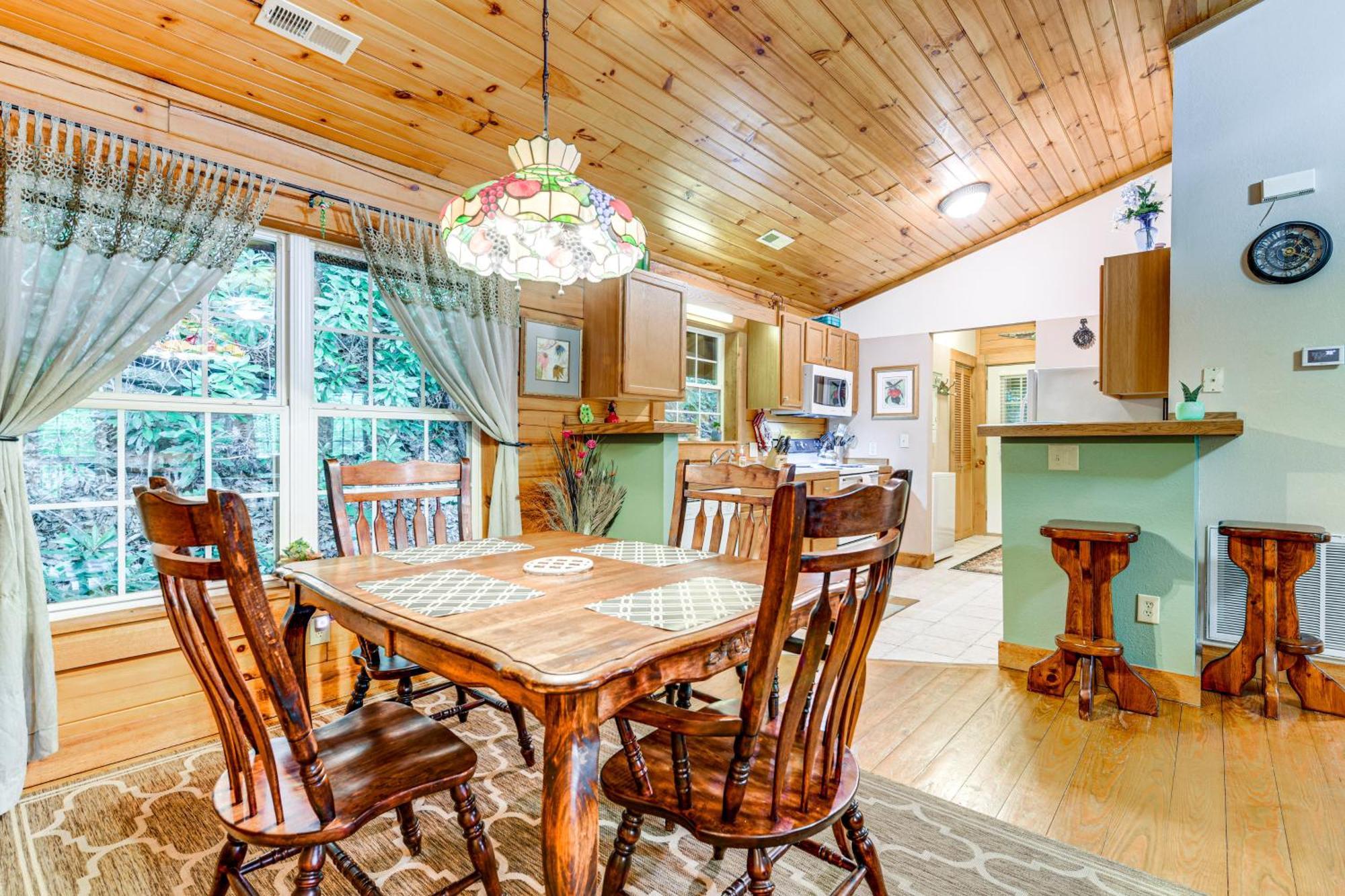 Serene Maggie Valley Retreat With Deck And Hot Tub! المظهر الخارجي الصورة