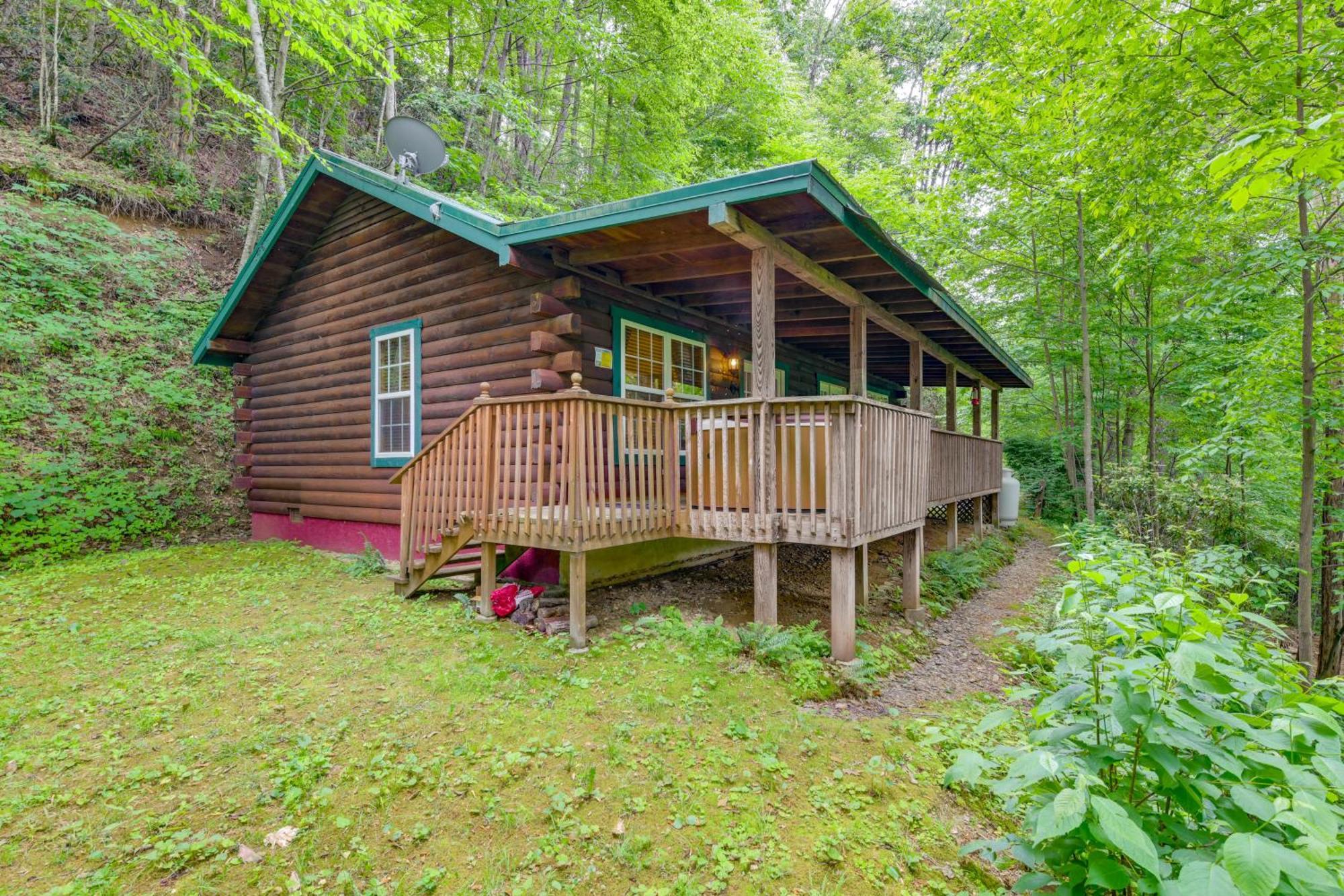 Serene Maggie Valley Retreat With Deck And Hot Tub! المظهر الخارجي الصورة
