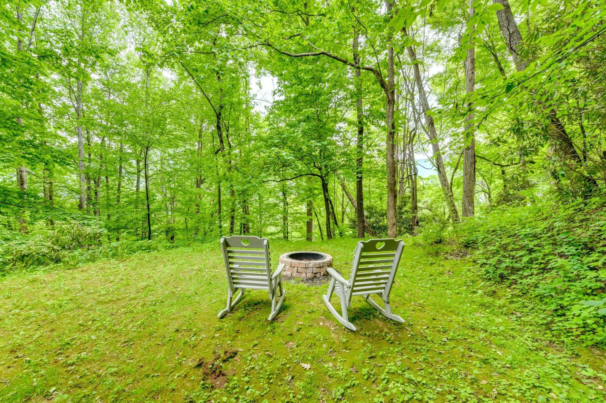 Serene Maggie Valley Retreat With Deck And Hot Tub! المظهر الخارجي الصورة
